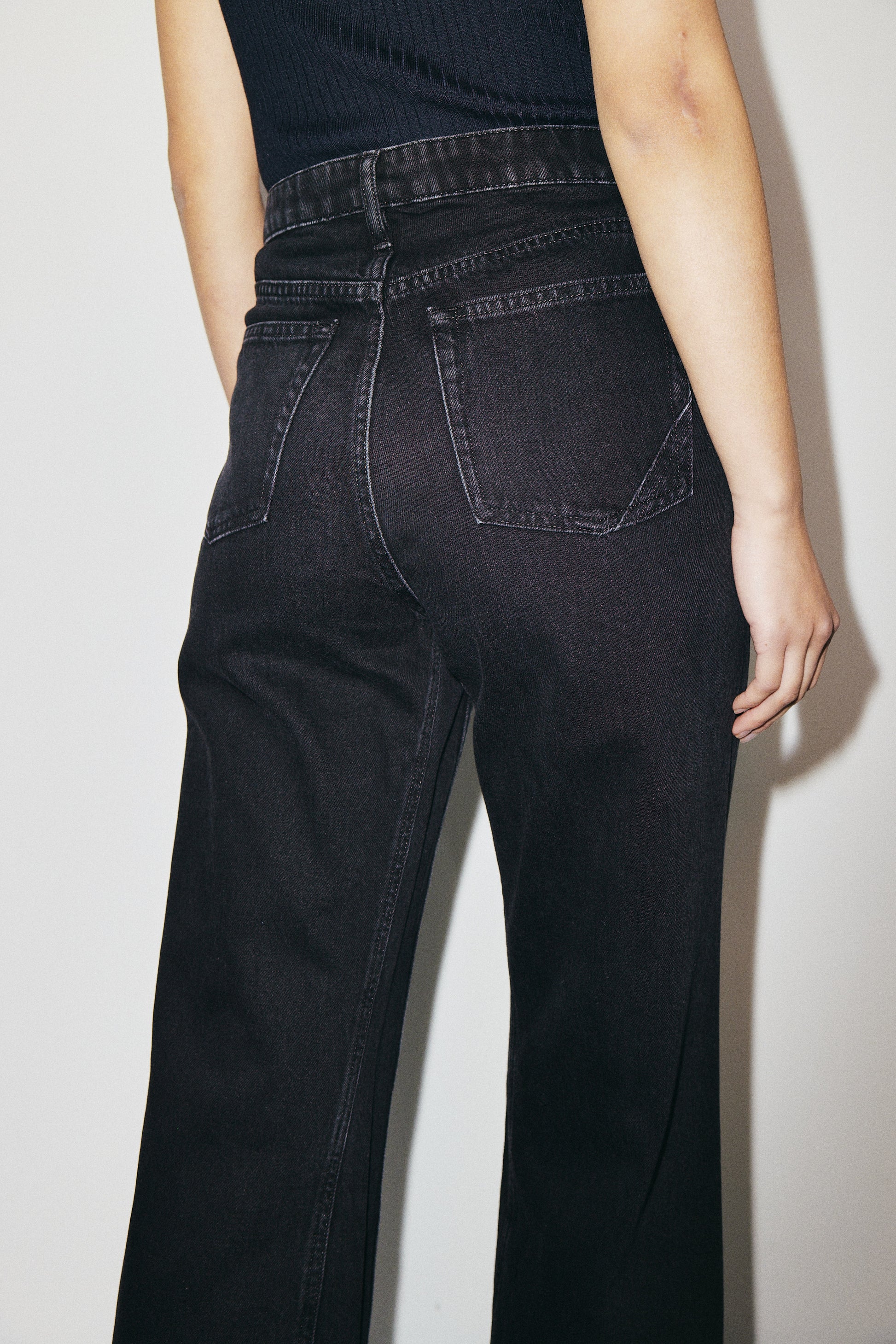 Aime 3x1 NYC high-rise cropped wide-leg jeans in regenerated rigid denim, vintage black — photo 13