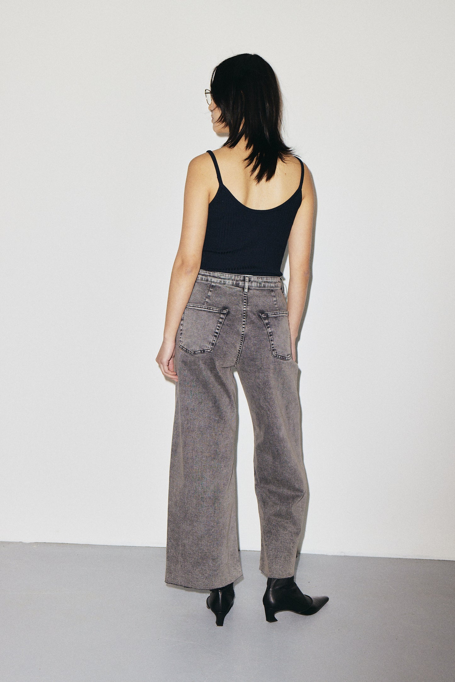Hellen 3x1 NYC high-rise cropped jeans with raw hem, warm grey wash — photo 4