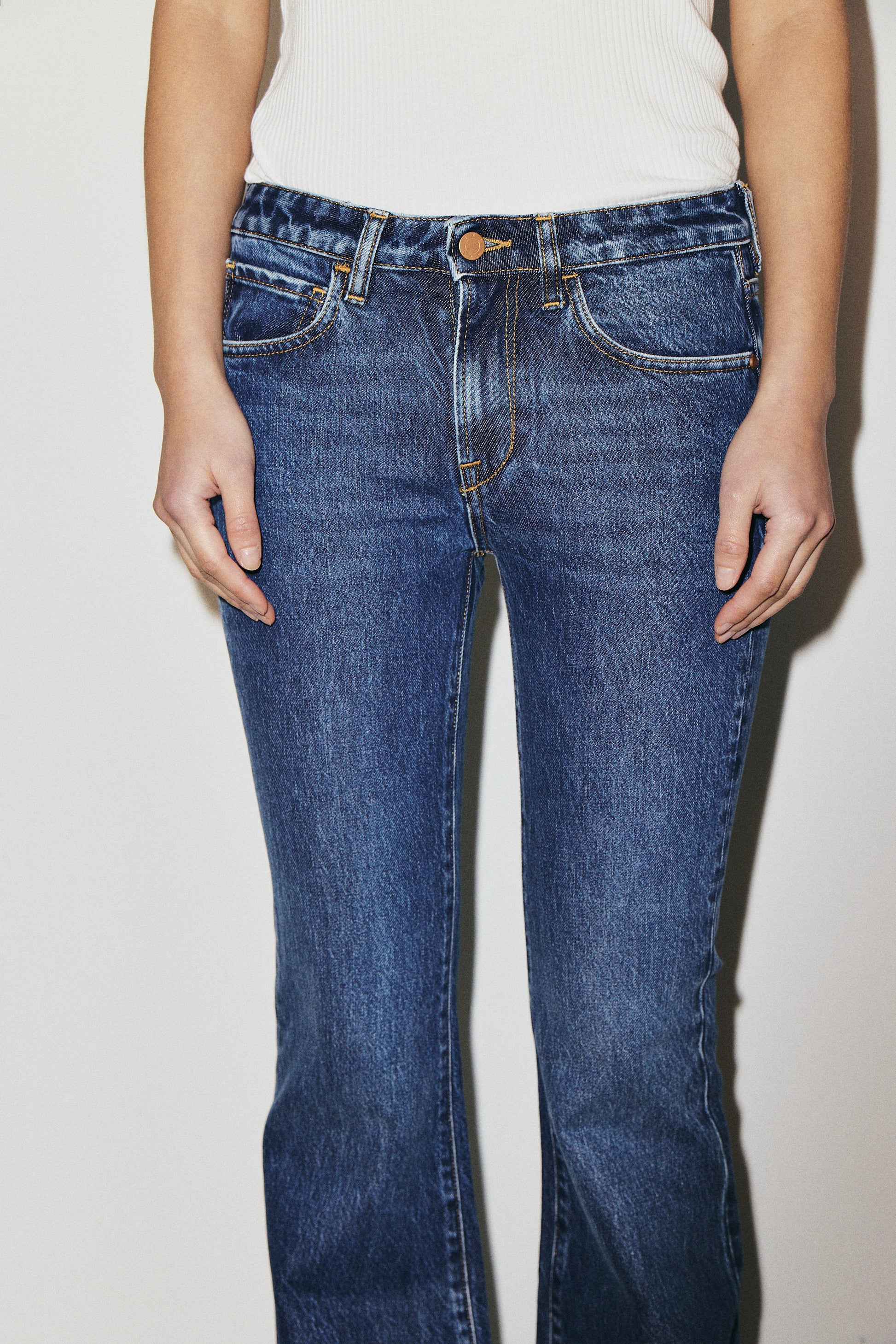 Joplin 3x1 NYC mid-rise flare jeans in cotton-Tencel blend, Martin blue wash — photo 8